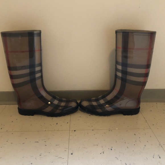 Authentic Burberry rain boots size 38 - Picture 3 of 7